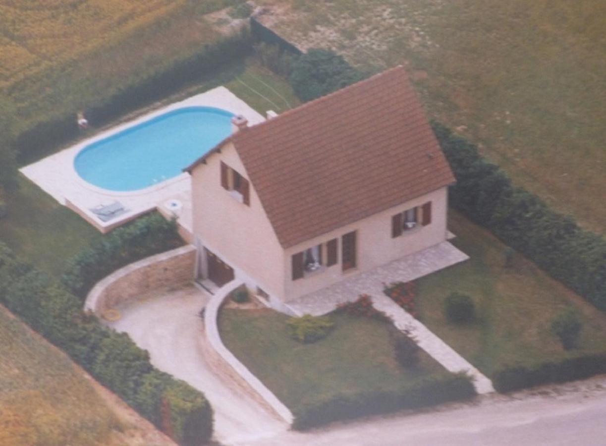 Maison De Vacances Pour 6 Personnes Avec Piscine Lainsecq Exterior foto