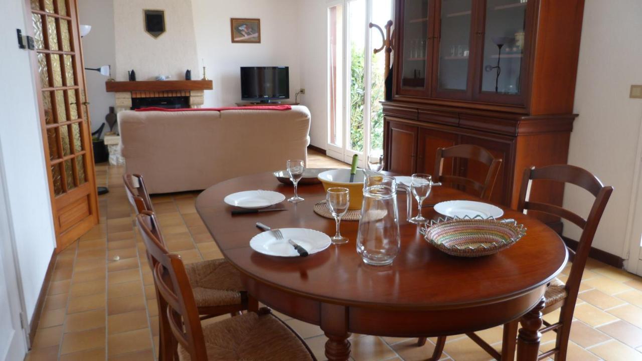 Maison De Vacances Pour 6 Personnes Avec Piscine Lainsecq Exterior foto
